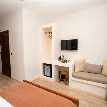 Ajlan Oia Bed & Breakfast 3*