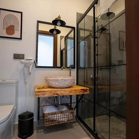 Oda ve Kahvaltı Ajlan Oia Balıkesir
